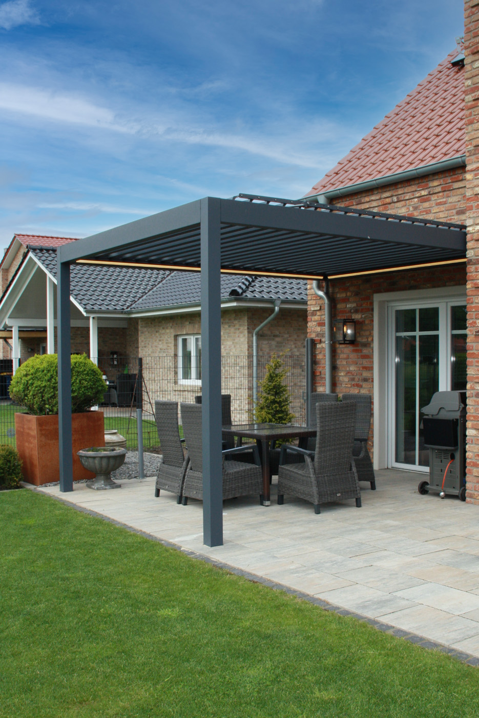 What’s the difference between a pergola and a veranda